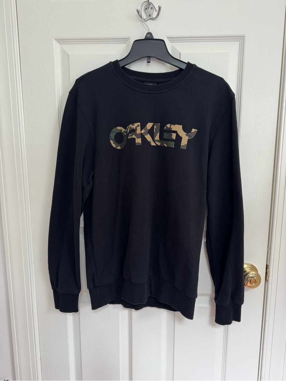 Oakley Men's Black Crewneck Sweatshirt with Camo Logo